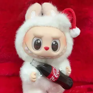 100 % otantik, Canavarlar Coca-Cola Serisi Vinil karşısında Bebek Labubu Şekil anahtarlık Kolye Dekorasyon için bir Masa Bu Noel En çok satılan 12 coca-cola anahtarlık-no. 3