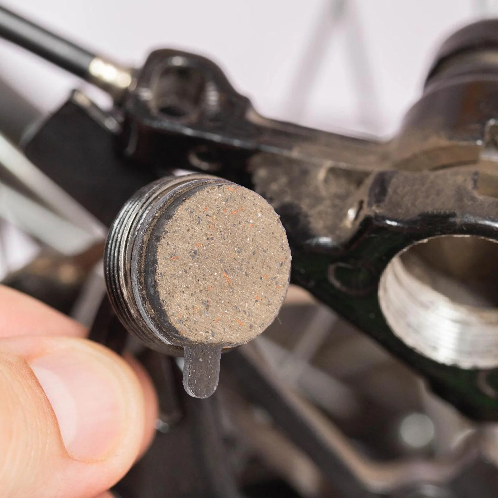 

2Pairs Bike Brake Pads Disc Brake Replacement Wear Resistant Noiseless Stable for Mountain Road Electric Bike Cycling