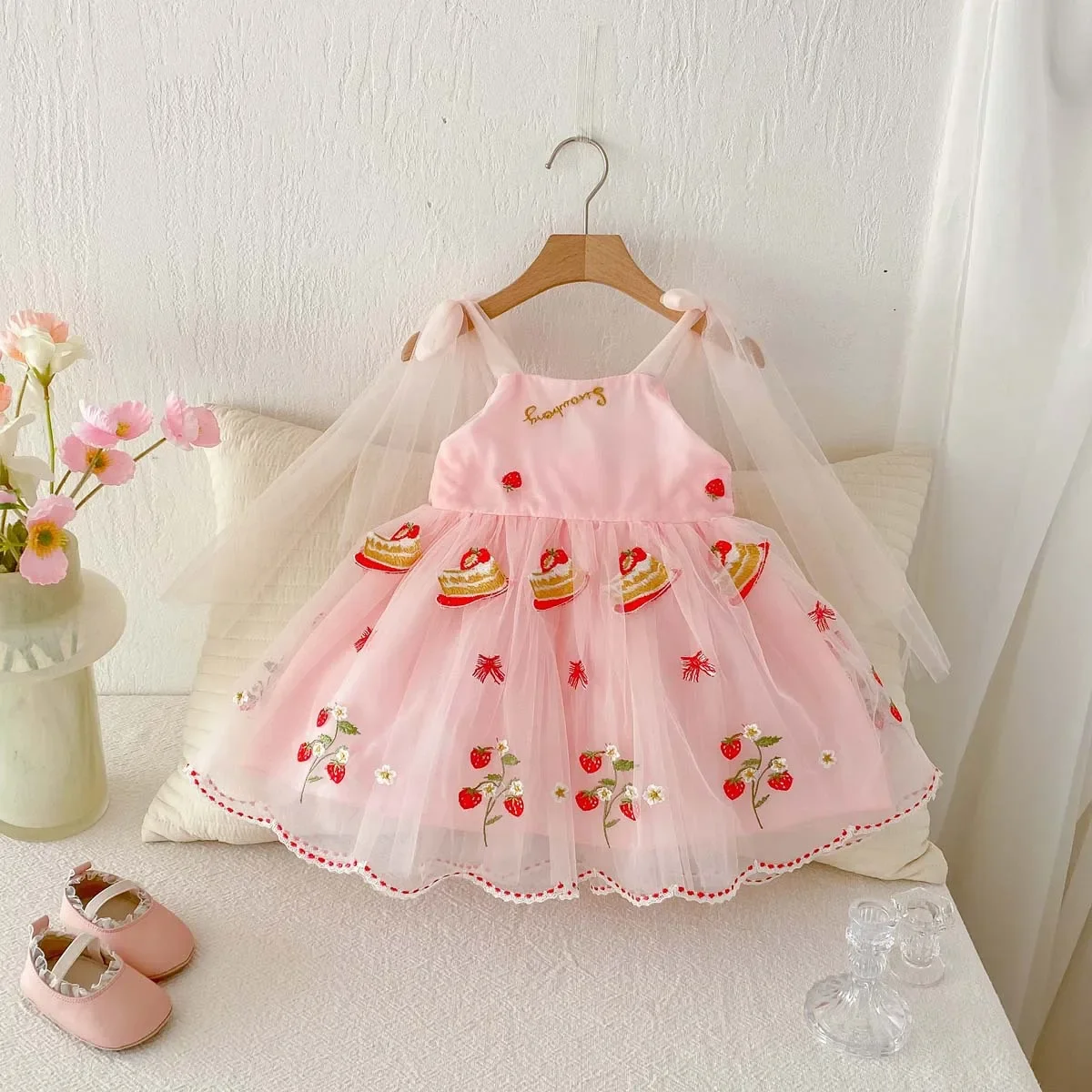 Vestido de malha camisola de verão para meninas, vestido de flores bordado infantil, novo vestido doce, roupa de performance de banquete