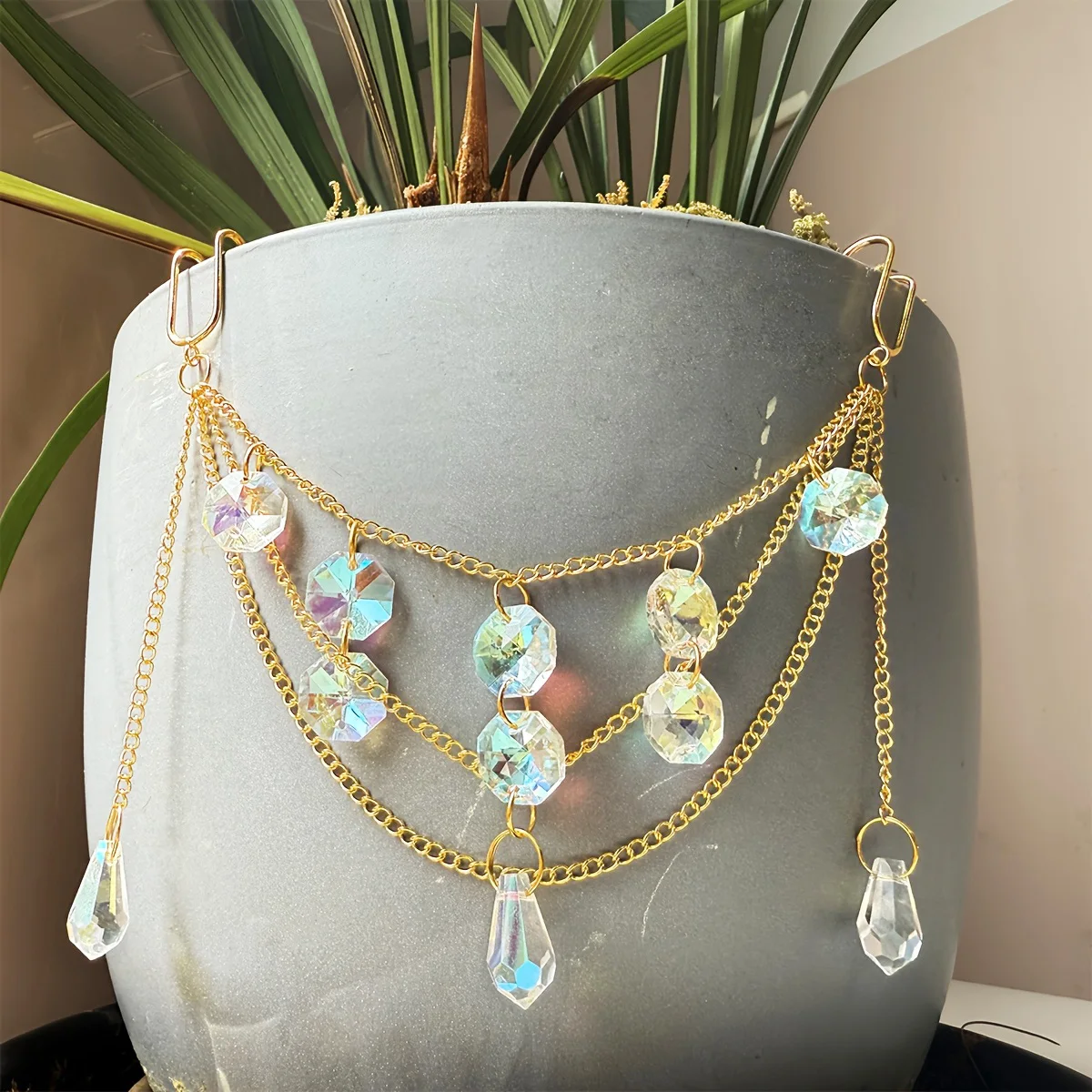 1Pc Crystal Hanging Ornament, Flower Pot Hanging Decoration, Flower Pot Sun Catcher, Bohemian Style, Garden Decoration, Creates a Dreamy Rainbow-Like Atmosphere.
