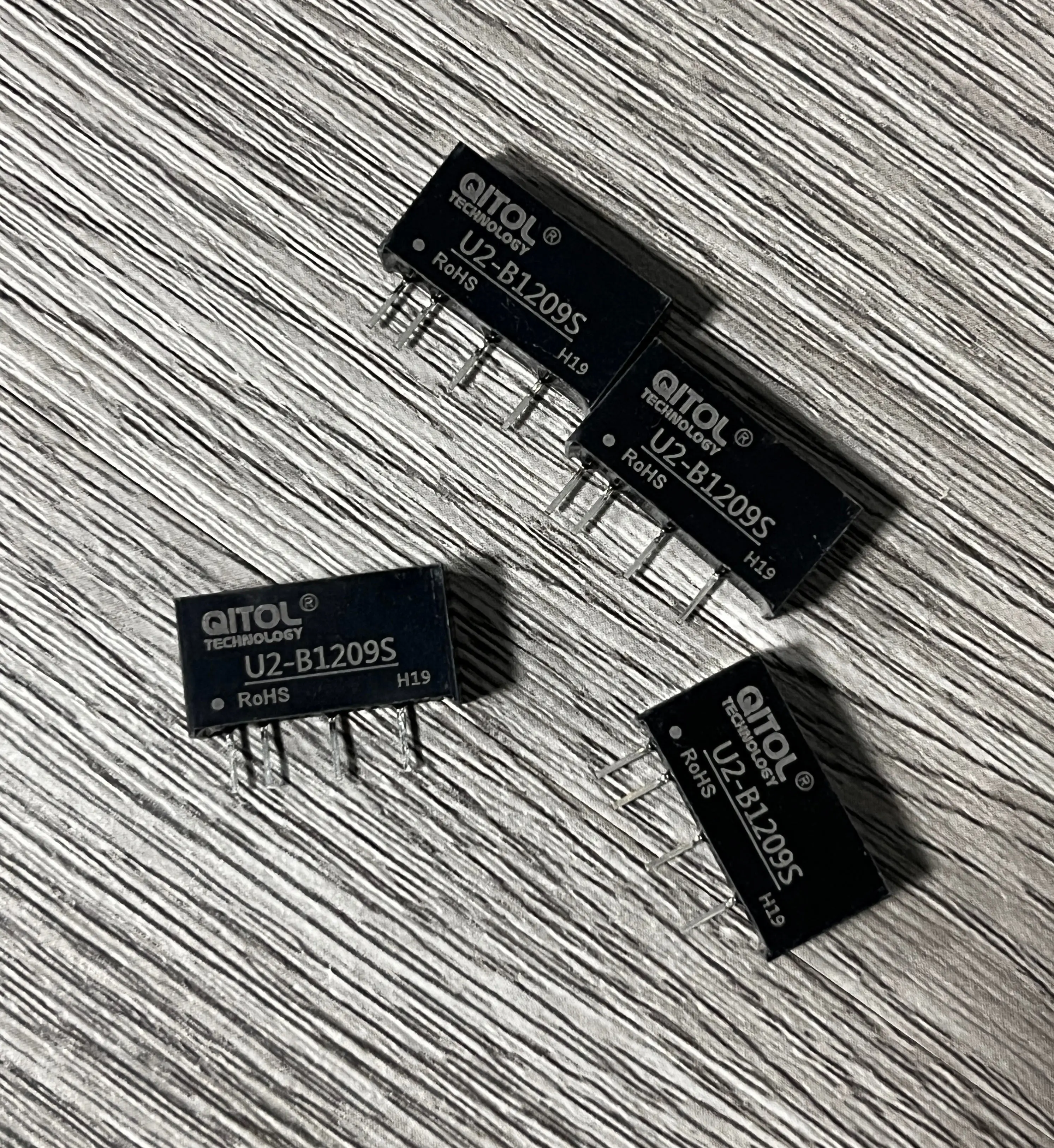 DC-DC محول طاقة 2W U2-B1209S B1209S-2WR3 تبديل العرض تنحى المكونات النشطة