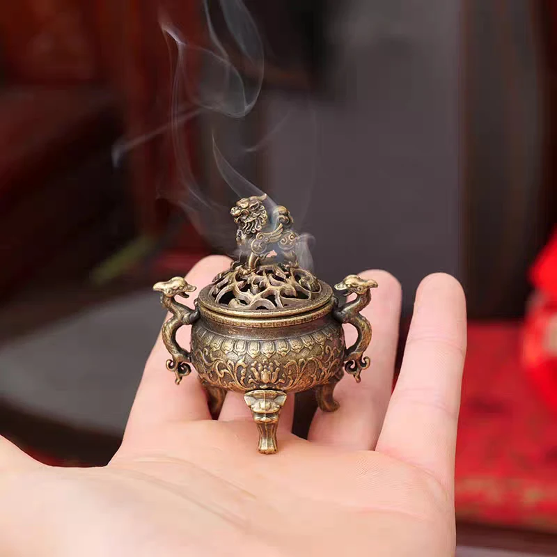 Vintage Alloy Incense Burner Stick Holder Three Legged Hollow Out Mini Sandalwood Incense Burner Tea Ceremony Home Decoration