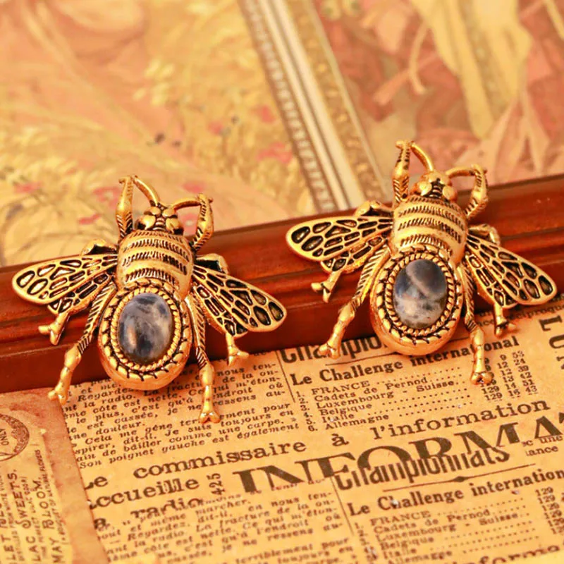 

Bobokiki Jewelry Fashion Bee Titanium Steel Micro-Inlaid Sapphire Silver Needle Luxury Palace Retro Insect Earrings