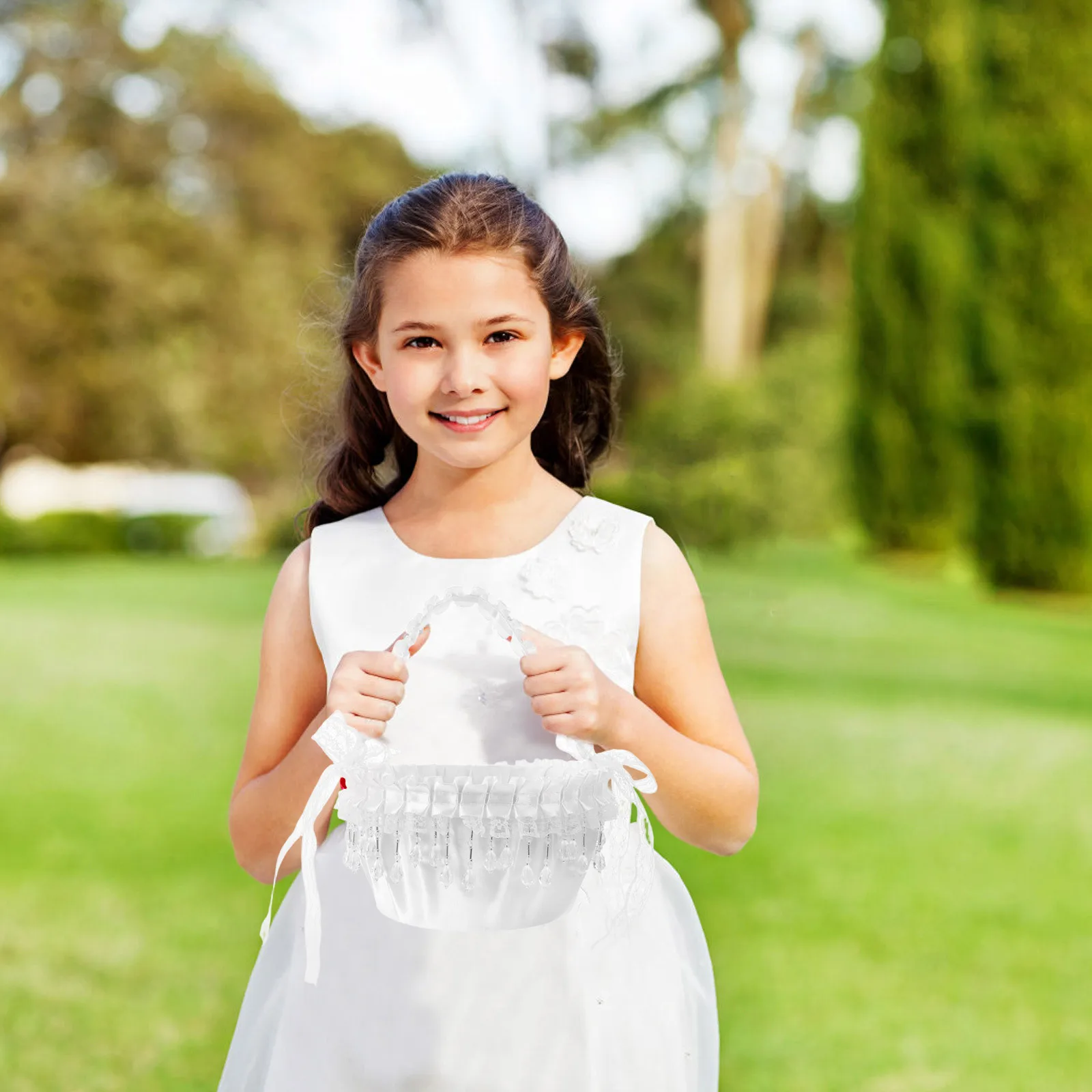 

Flower Girls Basket White Satin Lace Design Crystal Pendant Wedding Petal Holder Bridal Aisle Decorative Basket For