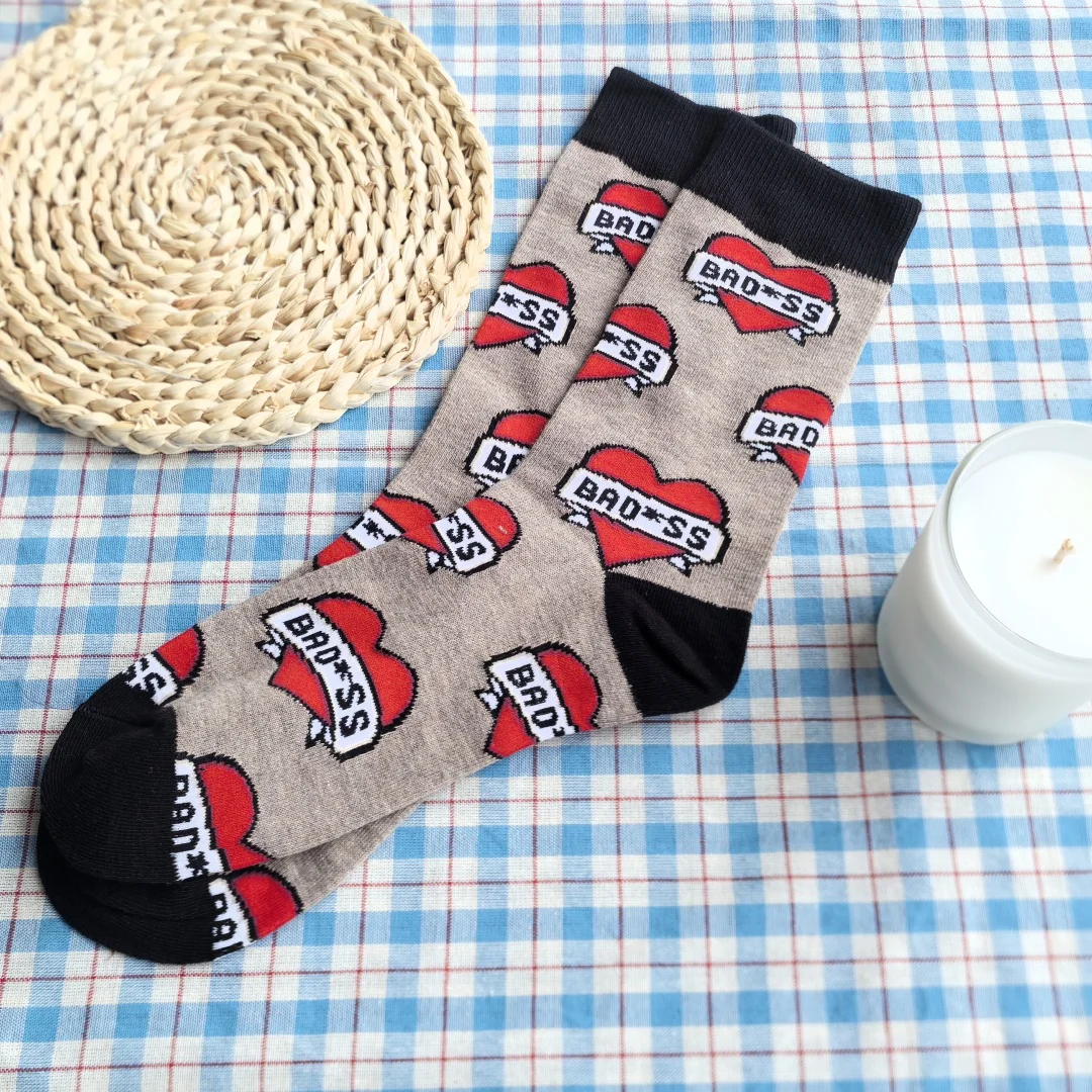 زوج واحد من جوارب متوسطة الساق مطبوعة بأحرف على شكل قلب على طراز الشارع، تصميم للجنسين، مناسبة لجميع المواسم #4