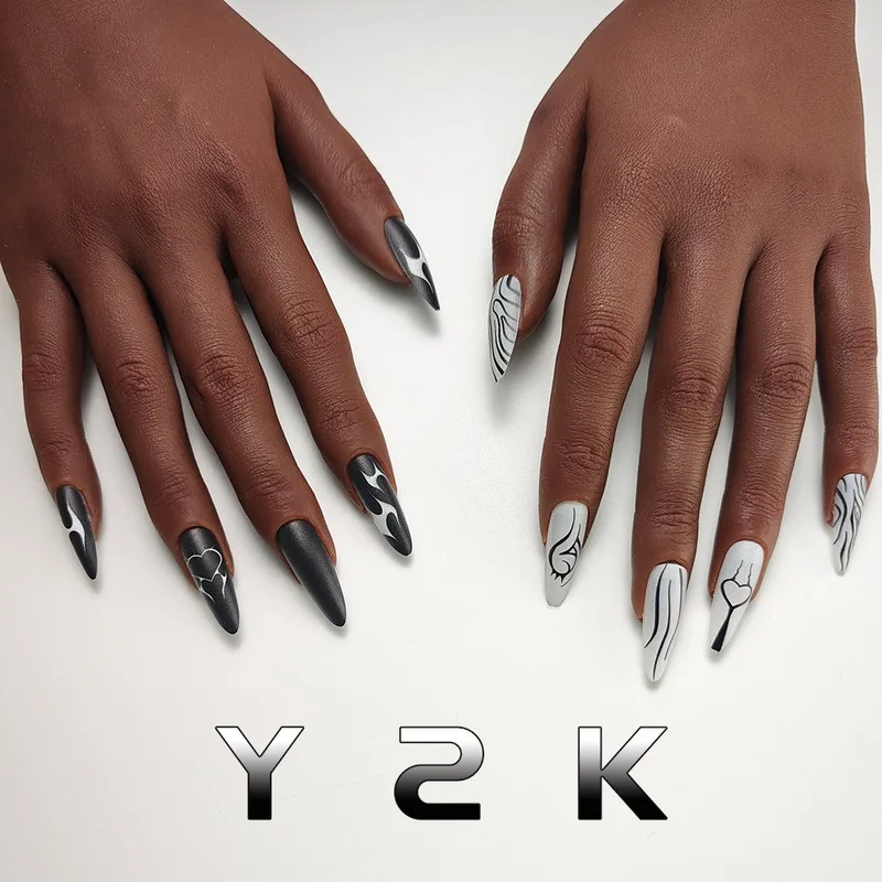 Lange Stiletto-Nägel, weiß bis rosa, Farbverlauf, glänzendes Chrompuder, Perle, Halo, Champagner, Schimmer, Alltagskleidung