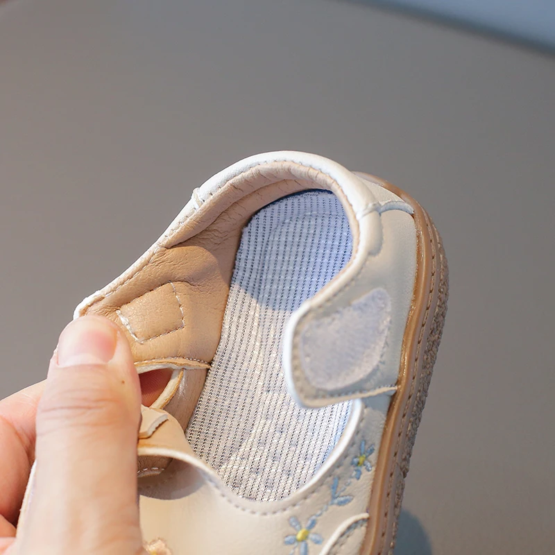 Girls Baby Small Leather Shoes 0-6 Years Old Brown Flowers Embroidery Girls Walking Shoes Non-slip Children Baby Single Shoes