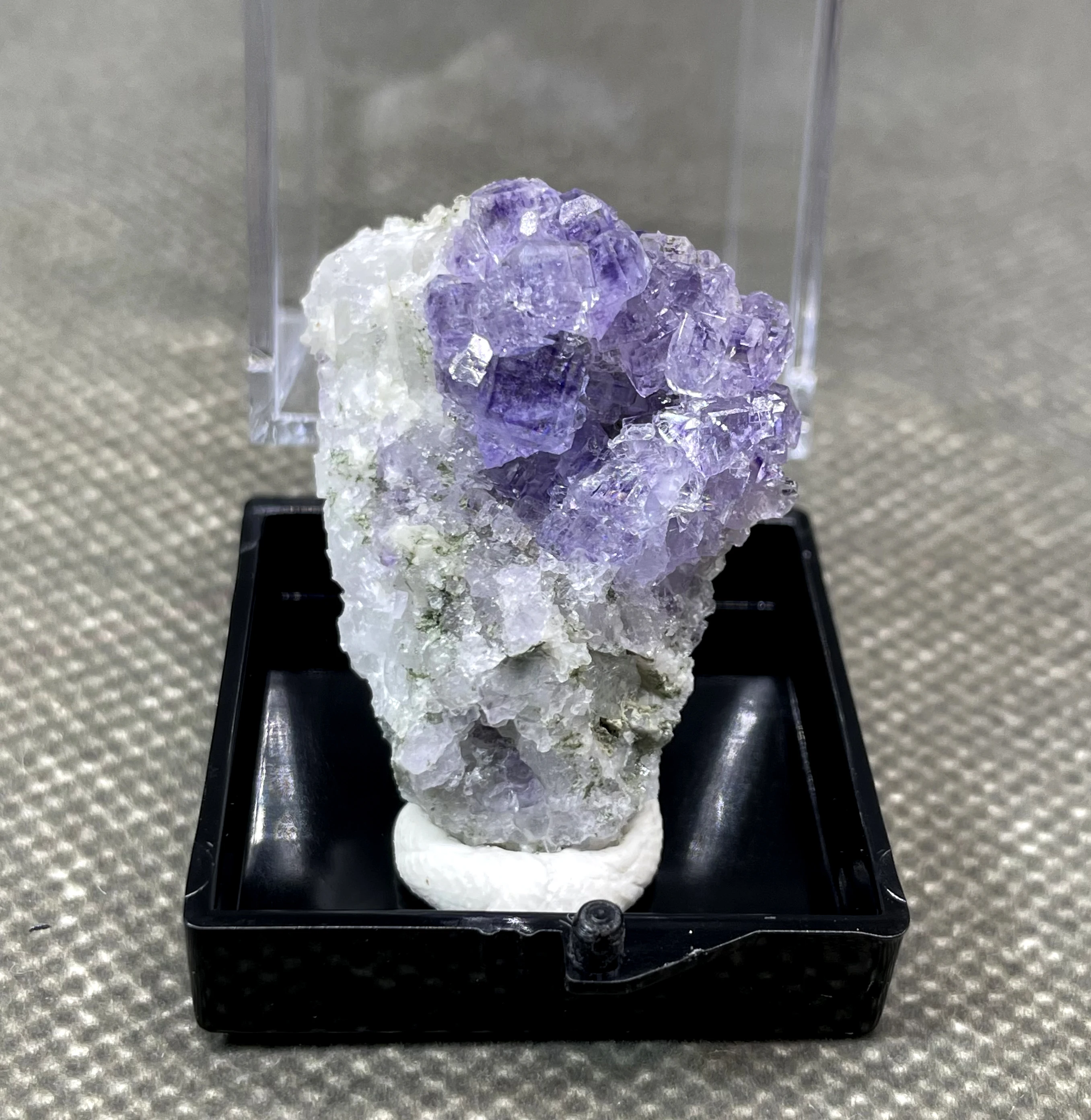 

NEW! 100% Natural Yaogangxian purple Fluorite mineral specimens Stones and crystals (box size 3.4cm)