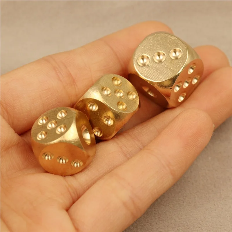 1pc Copper Dice 11 13 15 20mm Brass Dice Home Decoration Artware Props Bar Supplies Game Tool Copperware Metal Dice