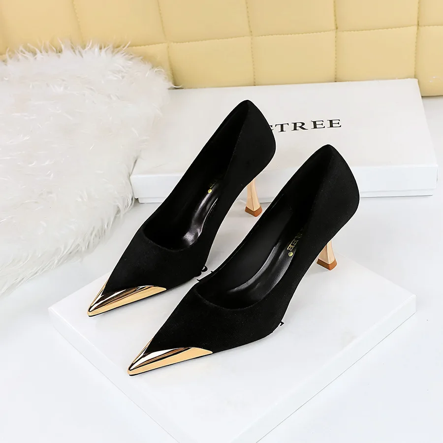 

Fashionable And Sexy Nightclub Slimming Wine Cup High Heel Velvet Shallow Mouth Metal Pointed Women's Singles Shoes Women Pumps