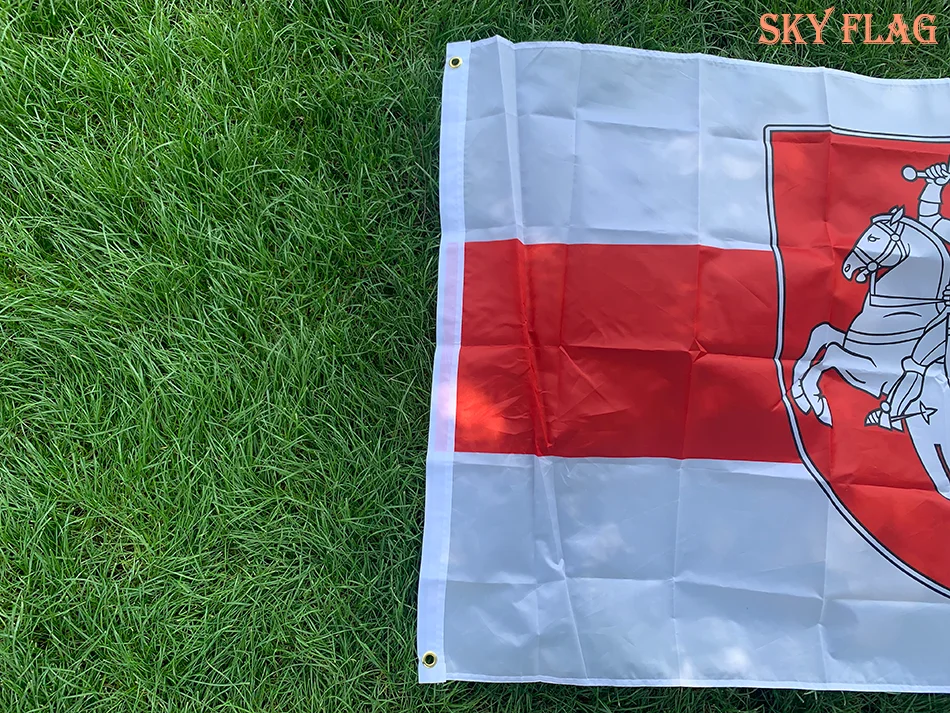 TIKI FLAG روسيا البيضاء فارس العلم 150X90CM روسيا البيضاء البيلاروسية مع معطف الأسلحة العلم 3X5FT روسيا البيضاء راية للزينة