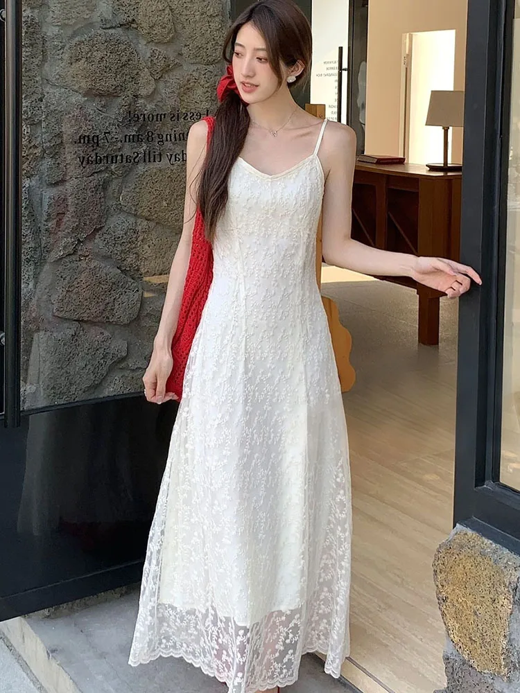 2025 جديد الأبيض الدانتيل الجاكار مثير حبال فستان طويل المرأة أنيقة Bodycon Casaul فستان المنزل الصيف الكورية الفاخرة مهرجان فستان