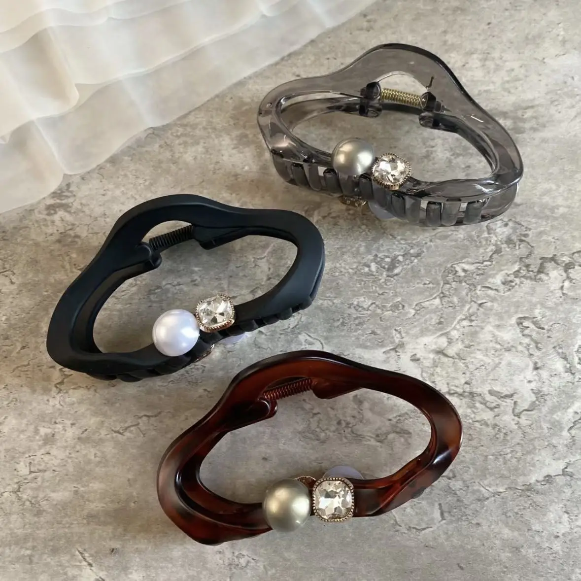 Korean gray transparent cloud large grab clip simple temperament hairpin shark clip light luxury high-end hair accessories women