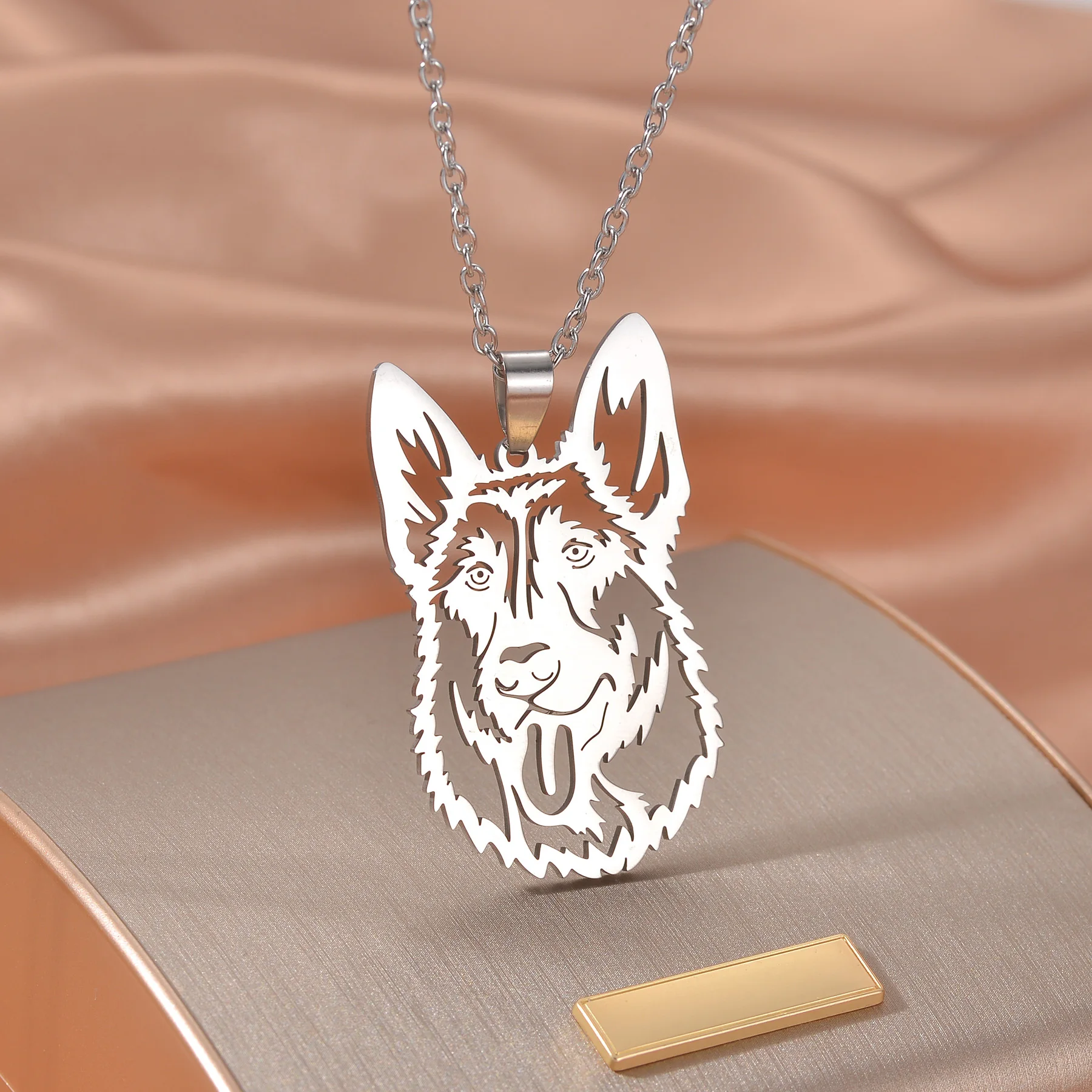 Fashion Animal Stainless Steel Wolf Necklace for Women/Men Silver Color Pendant Necklace Jewelry Wholesale