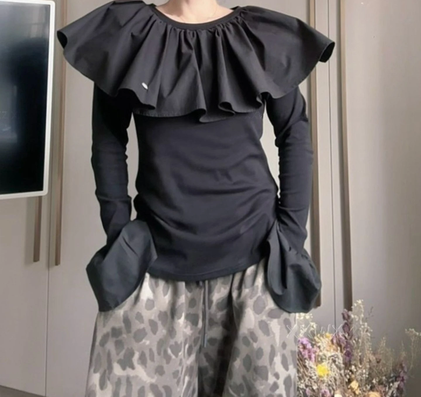 

2025 Autumn New Women's Clothing New Versatile Slim Fit and Slimming Design with Ruffle Edge Long Sleeved T-shirt Top