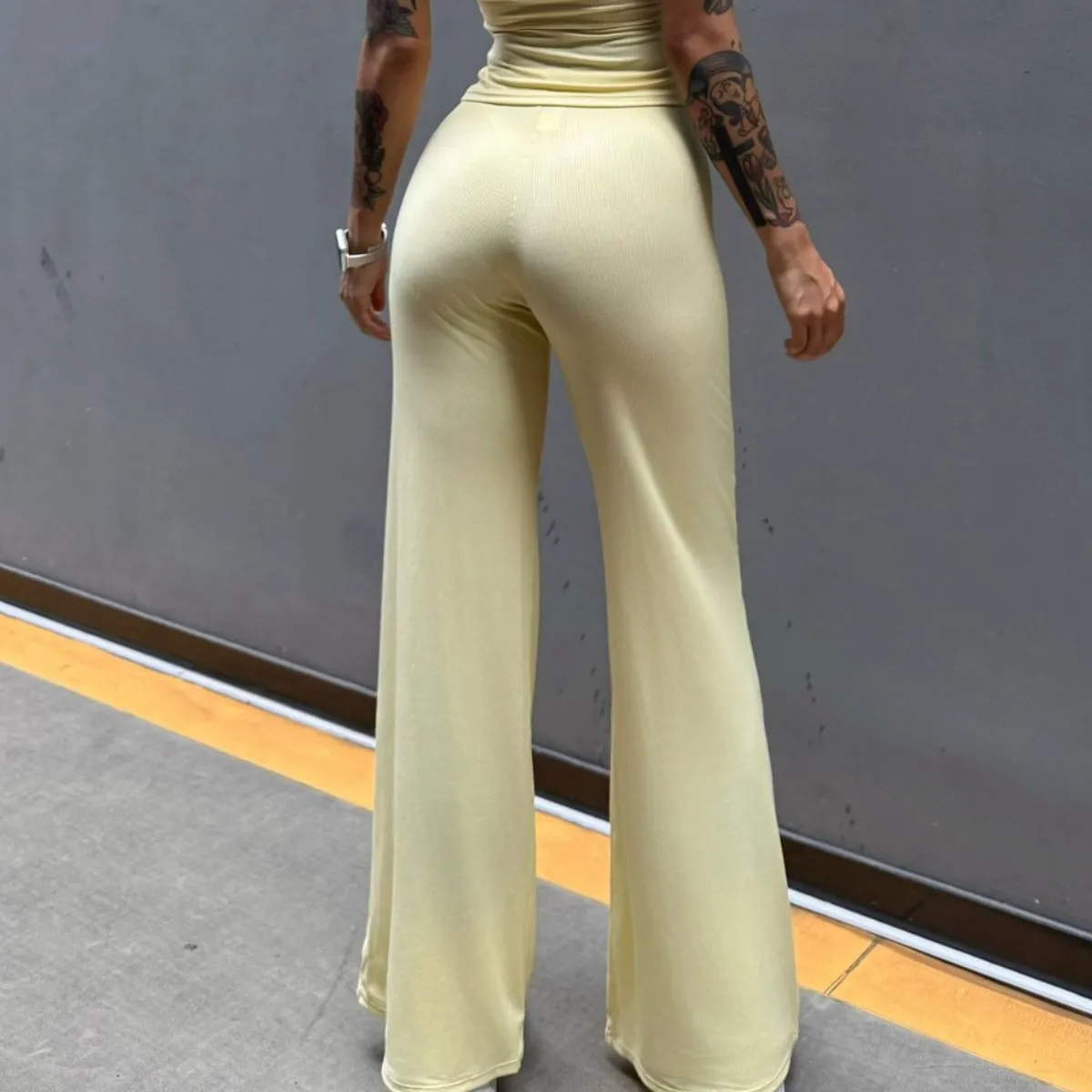 High-Waisted Booty-Enhancing Yoga Pants Buttery Soft 4-Way Stretch Flowy Drape Lounge Fitness for Women