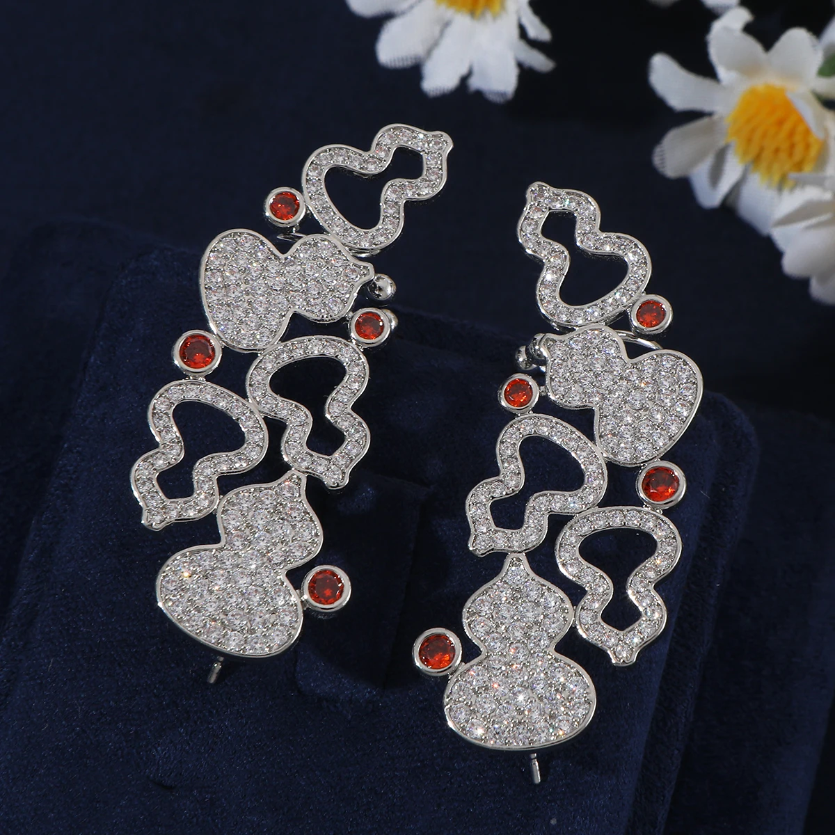 Gourd shaped zircon earrings coated with hollow drill decorative earrings for weddings, parties, and women's earrings A0378