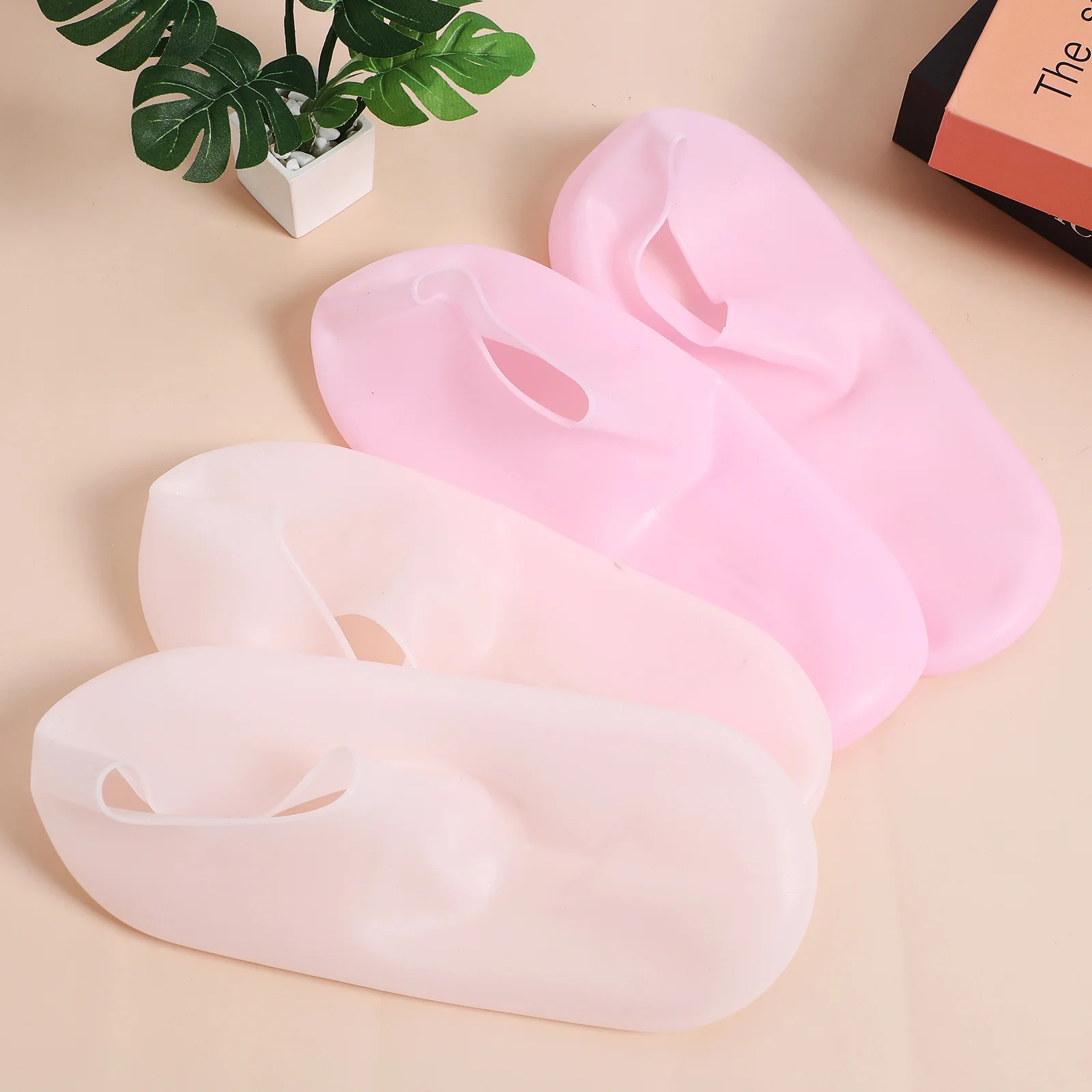

4Pairs Silicone Moisturizing Socks Elastic Foot Care Protective Sleep Gel Socks for Women Soft Comfortable Spa Foot Cover
