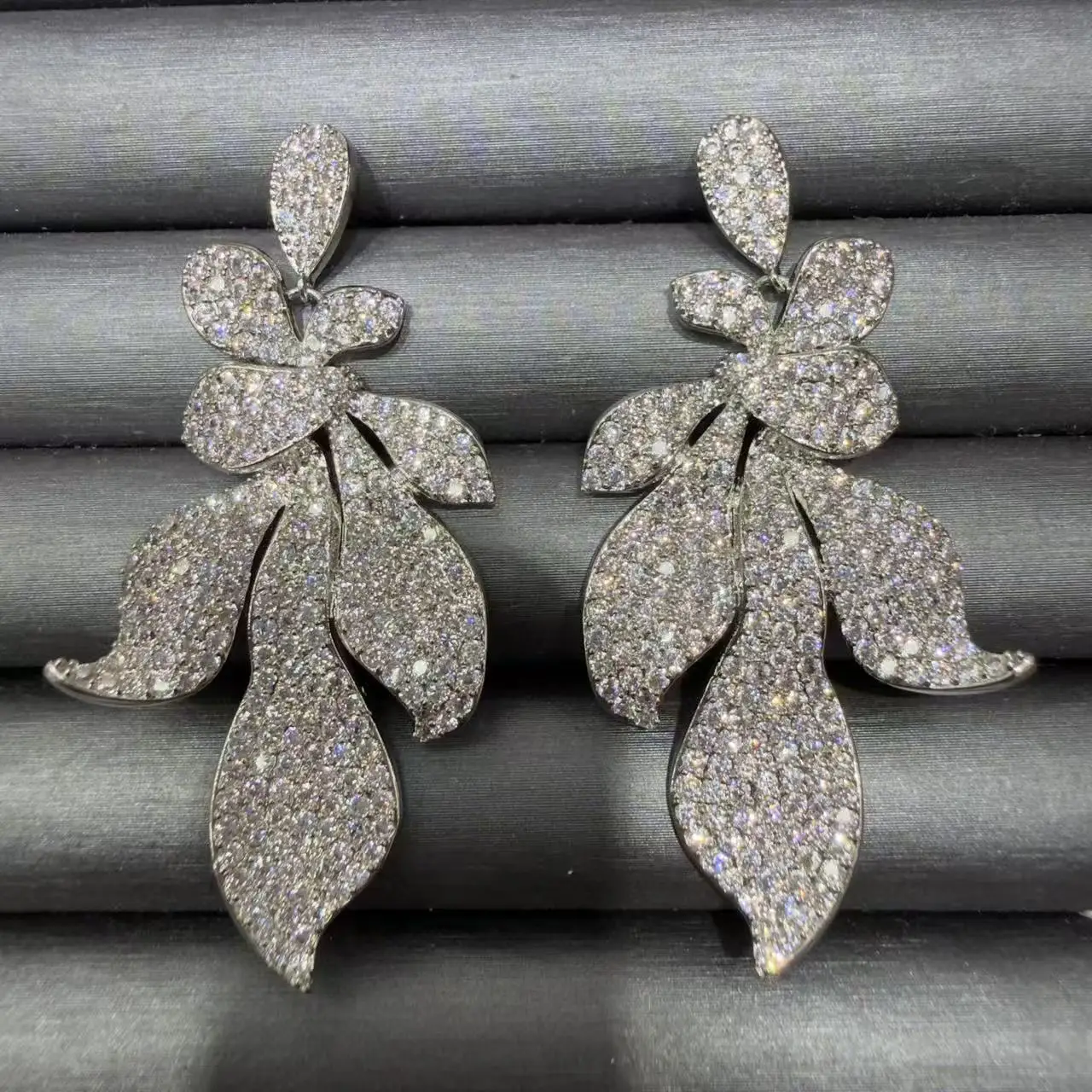 Sparkly Cubic Zirconia Large Leaf Flower Dangle Earrings for Women Luxury Statement Jewelry for Wedding Dinner Party Elegant