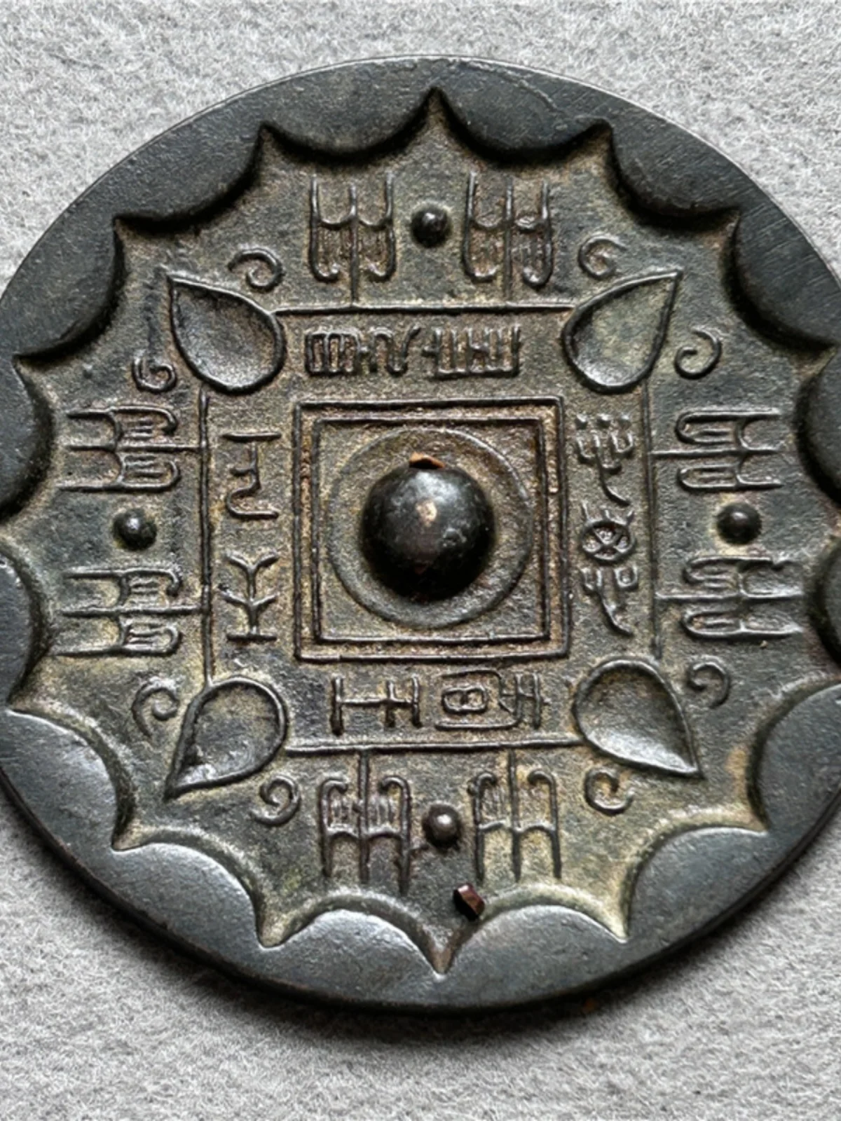 

Bronze Mirror: Tang Dynasty Han Dynasty Bronze Mirror, exquisite and mellow craftsmanship (four-ear inscription)