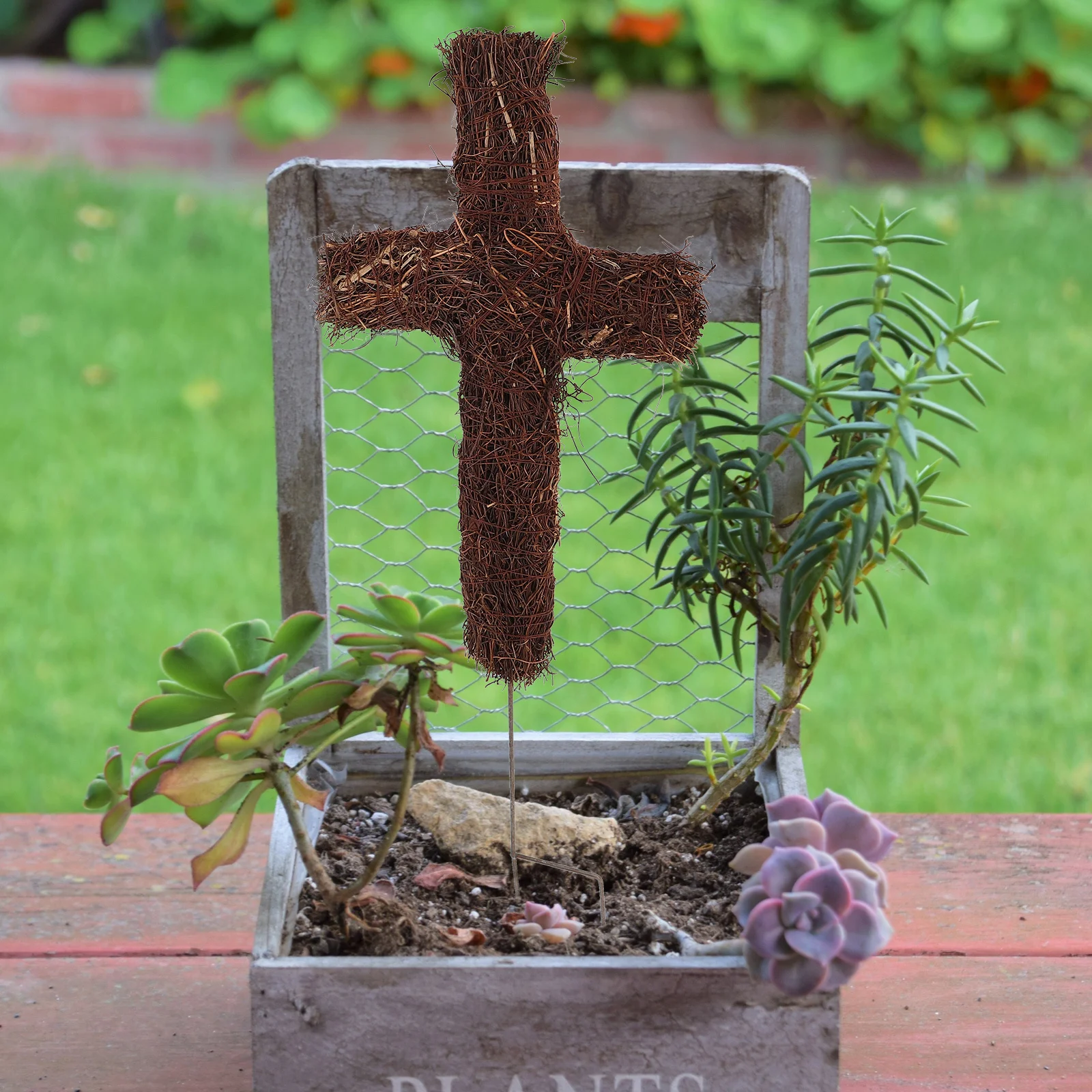 

Rattan Cross Wreath Garden Stake Outdoor Rustic Christmas Cross Decoration Cemetery Yard Memorial Marker Rattan Wreath Frame