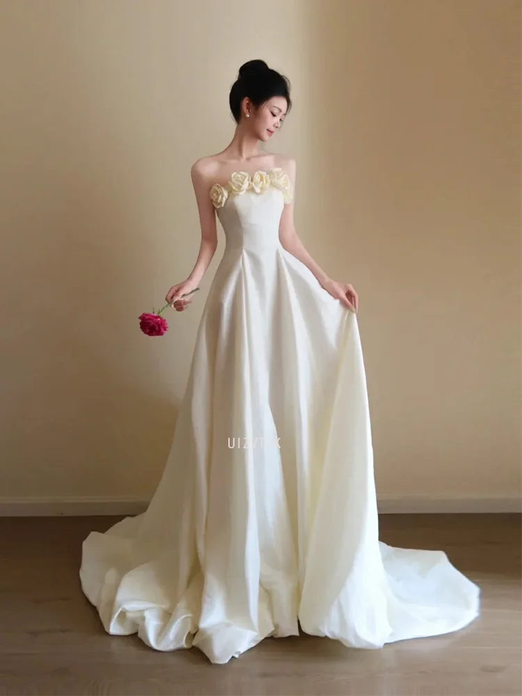 lvory Satin Evening Dress 3D Flowers A Line Prom Gowns Women Modest Sweap Train Formal Occasion Dresses Customized
