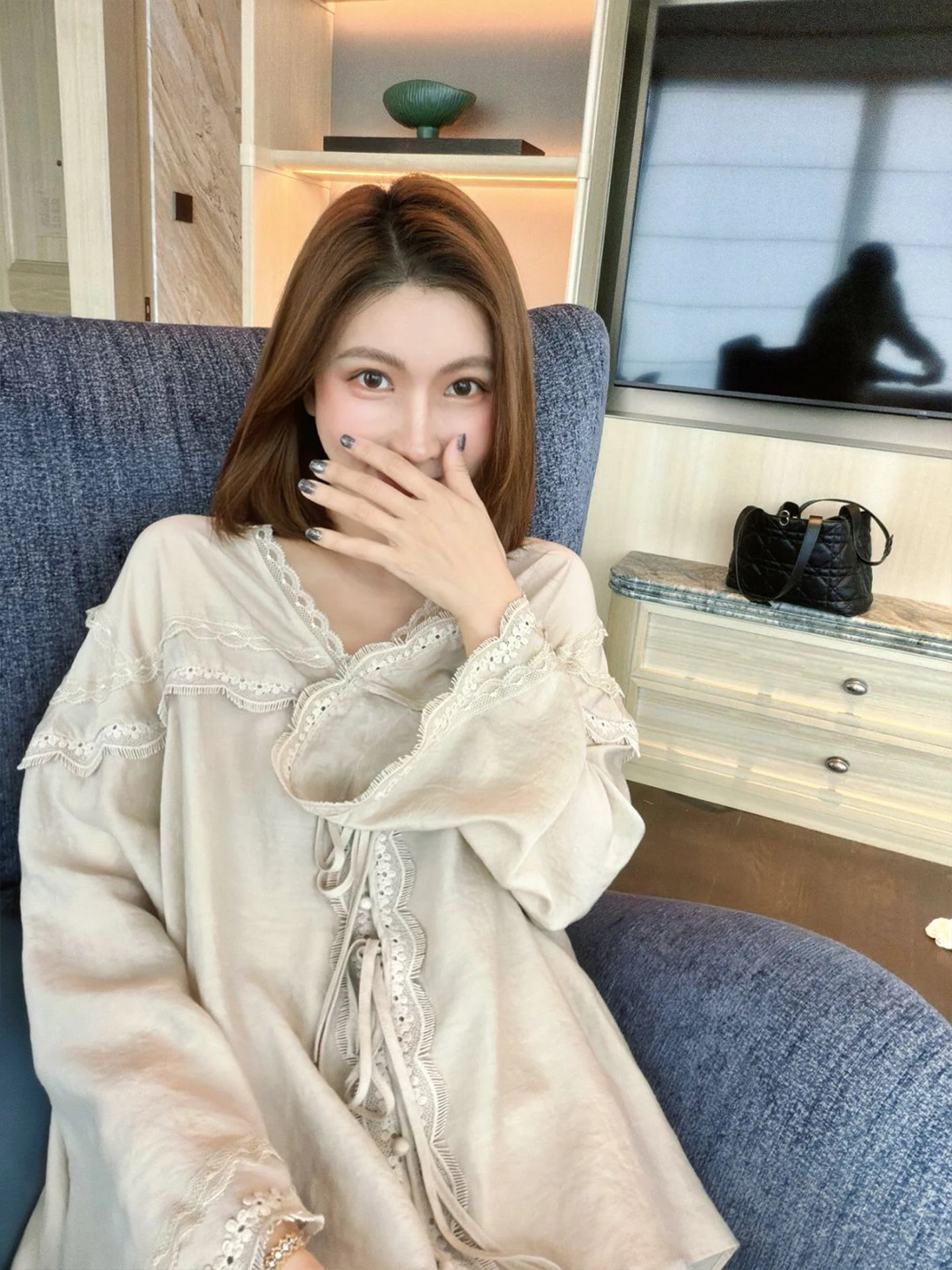 

Tang Youyou Lace Splice V-neck Tie Shirt Women Spring Summer Sweet Anti-aging Blouse Cleanfit Loose Long Sleeve