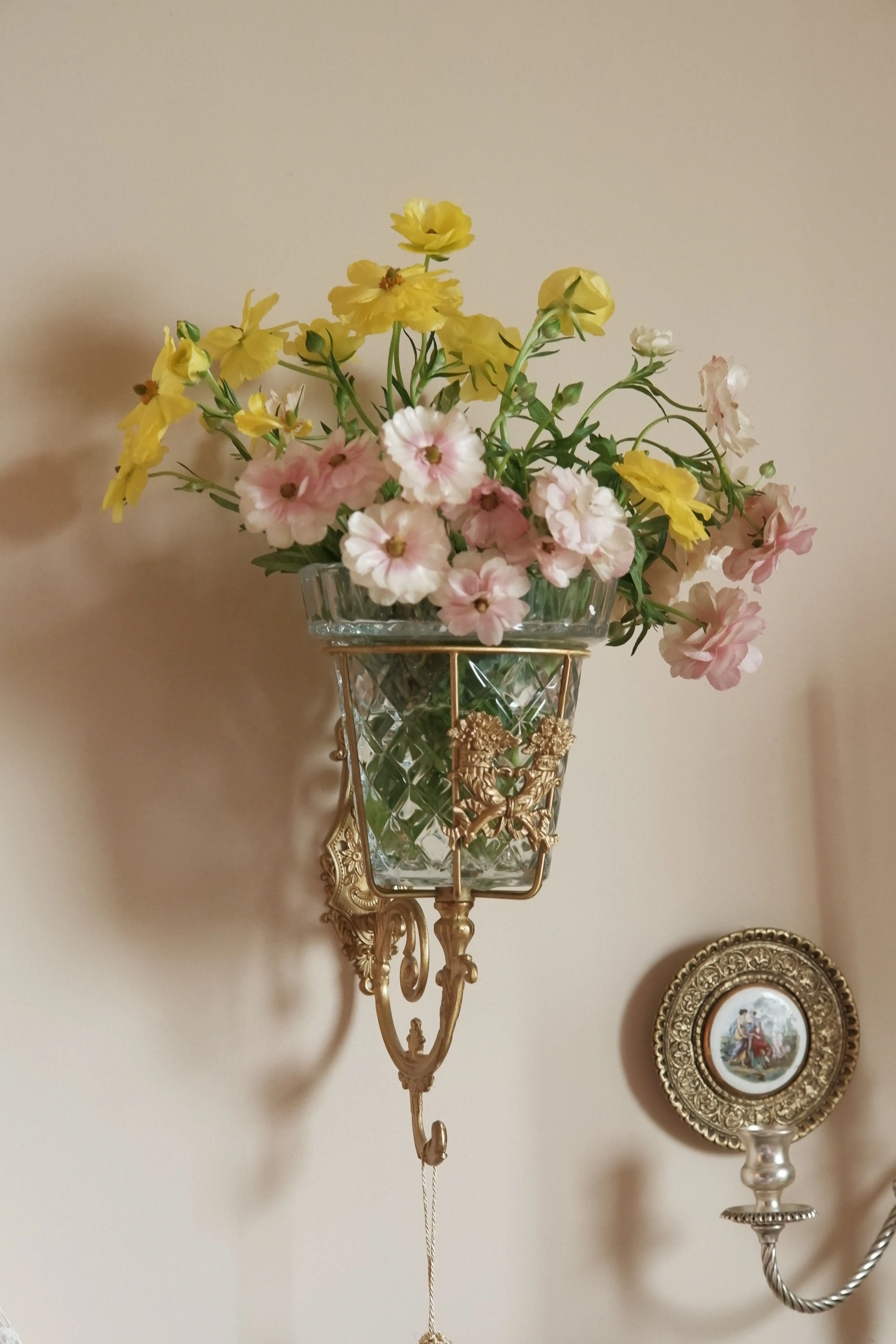 European Brass Flower Ware Glass Niche Flower Decoration French Flower Arrangement Pendant Atmosphere Hook Wall Decoration