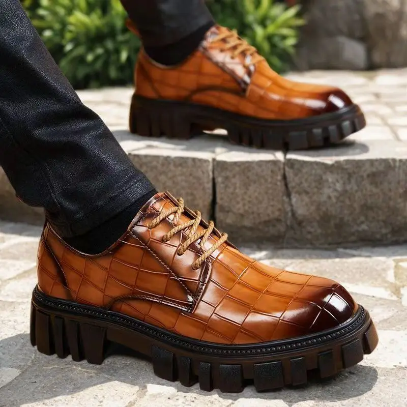 Zapatos de cuero para hombre, zapatos de cuero con cabeza grande de negocios a la moda, zapatos de fondo blando con plataforma británica, zapatos de vestir de calidad para fiesta de boda