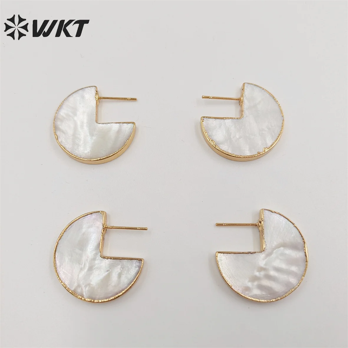 WT-MPE077   WKT 2022 Special Shape Three-Quarters With Mop Shell Earrings Noble Party Lady Earrings For Wedding Party INS