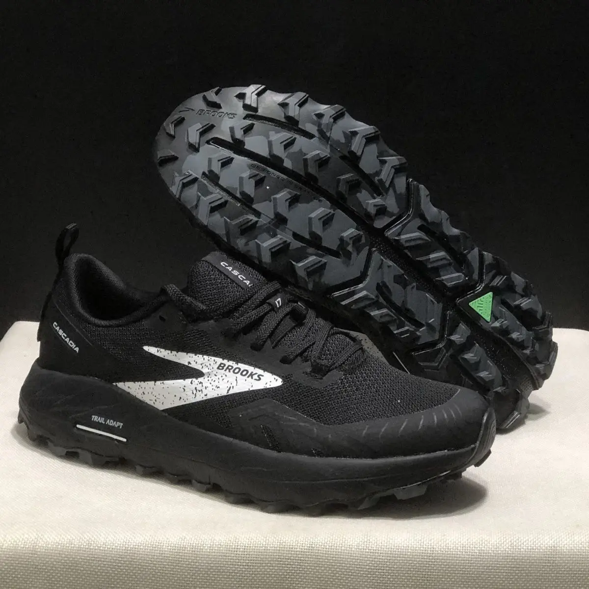 

New 2025 Non-slip unisex breathable outdoor lightweight professional hiking shoes Mountaineering shoes Hiking shoes Very good