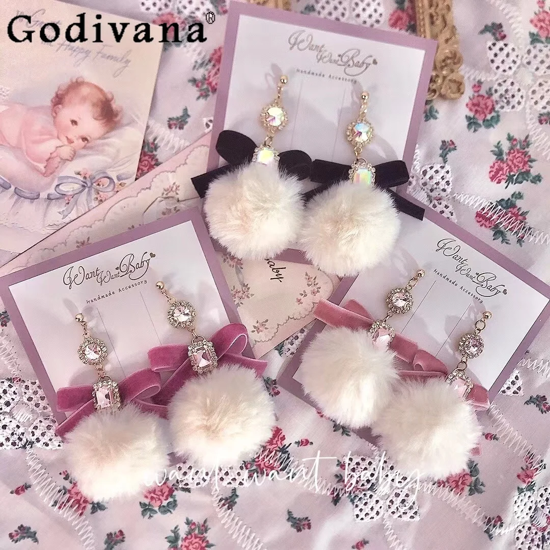 Pendientes originales japoneses Mine Lolita para mujer, dulce y bonito lazo de terciopelo Kawaii, Clip para la oreja con bola de pelo y diamantes de imitación, gancho para la oreja blanco Y2k