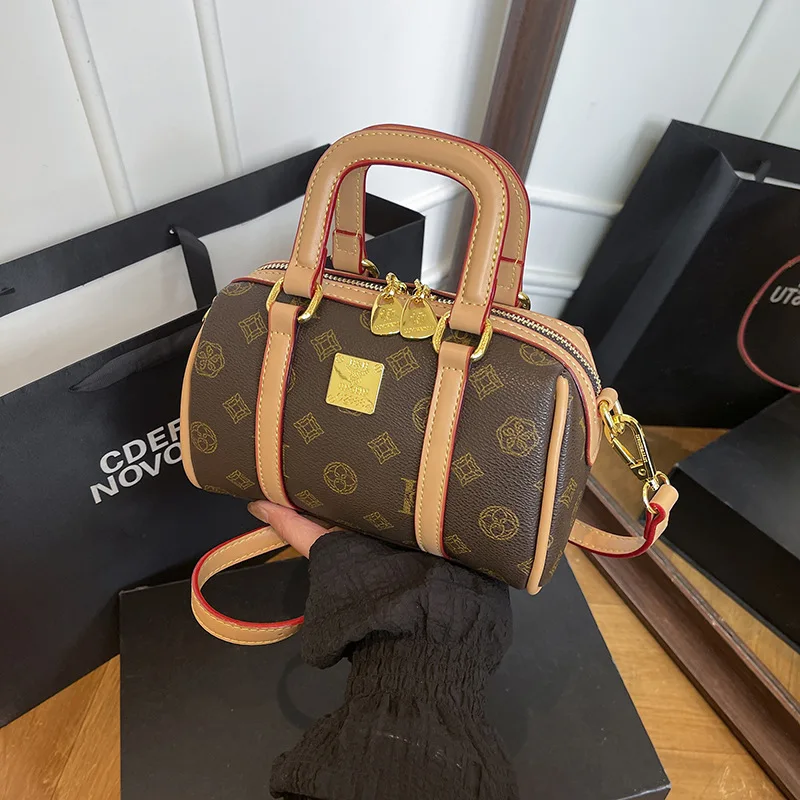 

Luxe Niche Shoulder Bag, Women's Commuter Crossbody Purse, Minimalist Day to Night Tote, Chic Sling Bag, Textured Top Handle Bag