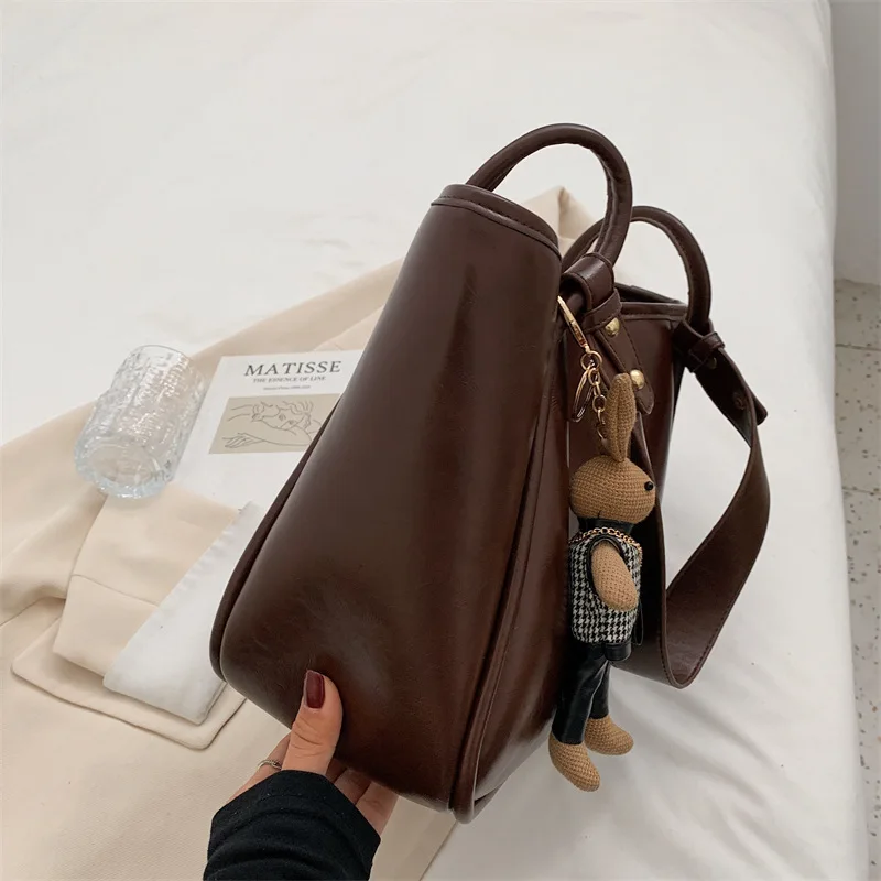 2022 early autumn new women\'s bag simple soft leather armpit shoulder bag texture Tote Bag solid color atmospheric messenger bag