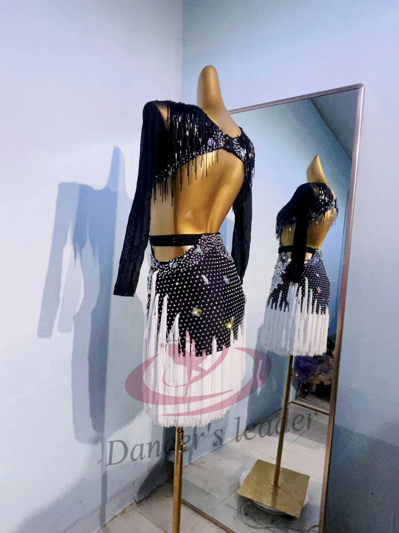 الرقص اللاتيني المنافسة الدولية الملابس المهنية الراقية مخصصة فستان على طراز السامبا أبيض وأسود مطابقة