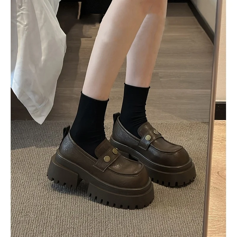 

Женские туфли DHWA в стиле ретро, британский стиль, весна-осень, на высоком каблуке, с круглым носком, глубоким вырезом, модные, на одной подошве