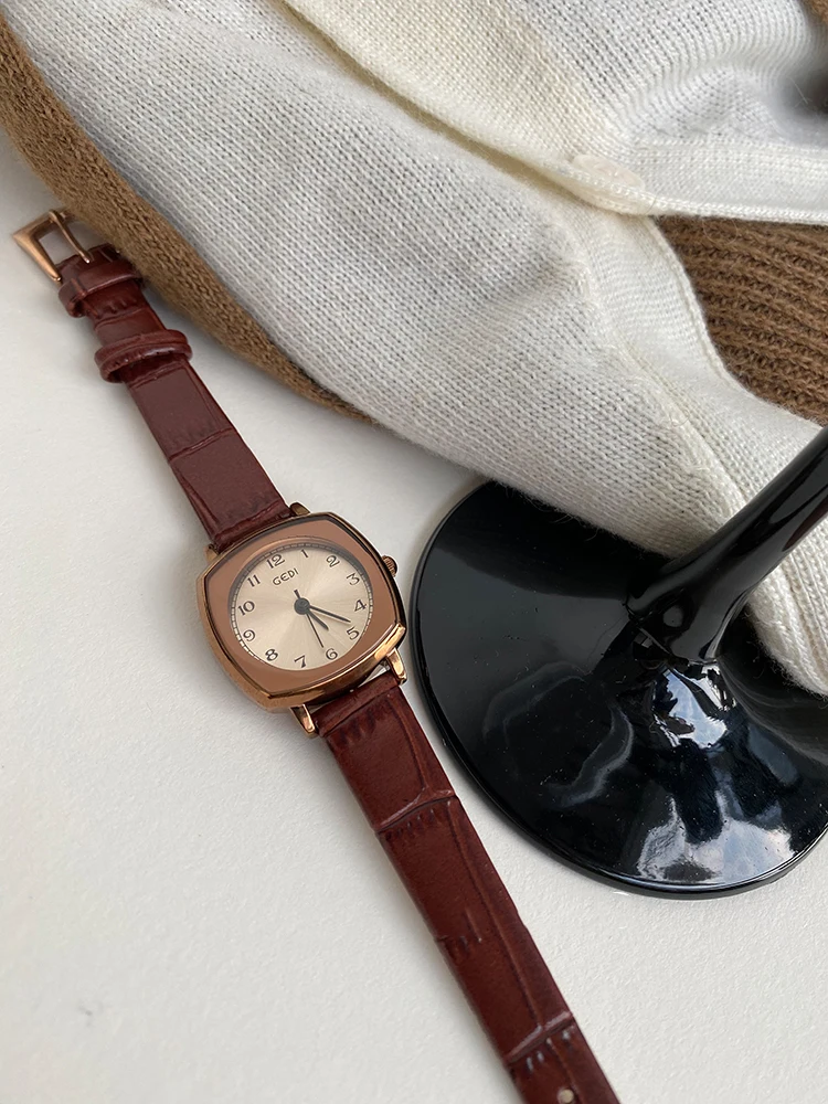 Fashion Temperament Vintage senior Simplicity Quartz Watch For women's girl Student gift  Women's accessories