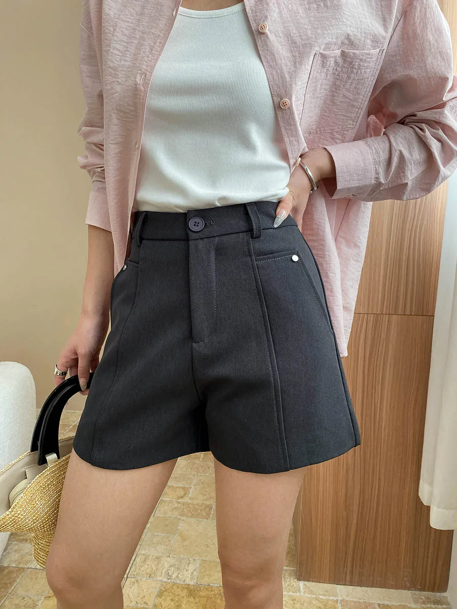 

Fashionable Detail Segmentation High Waist Slimming A-Line Wide Leg Commuting Suit Shorts