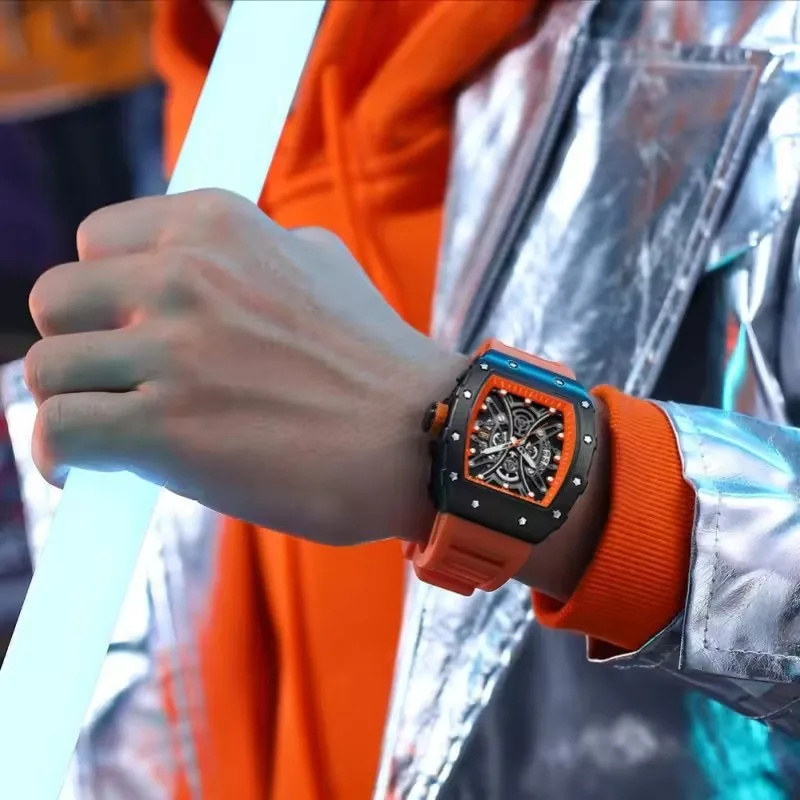 CURREN 8438 Fashion Quartz Men's Watch Waterproof Barrel Type Dial Calendar Night Light Silicone Strap Sports and Leisure Watch