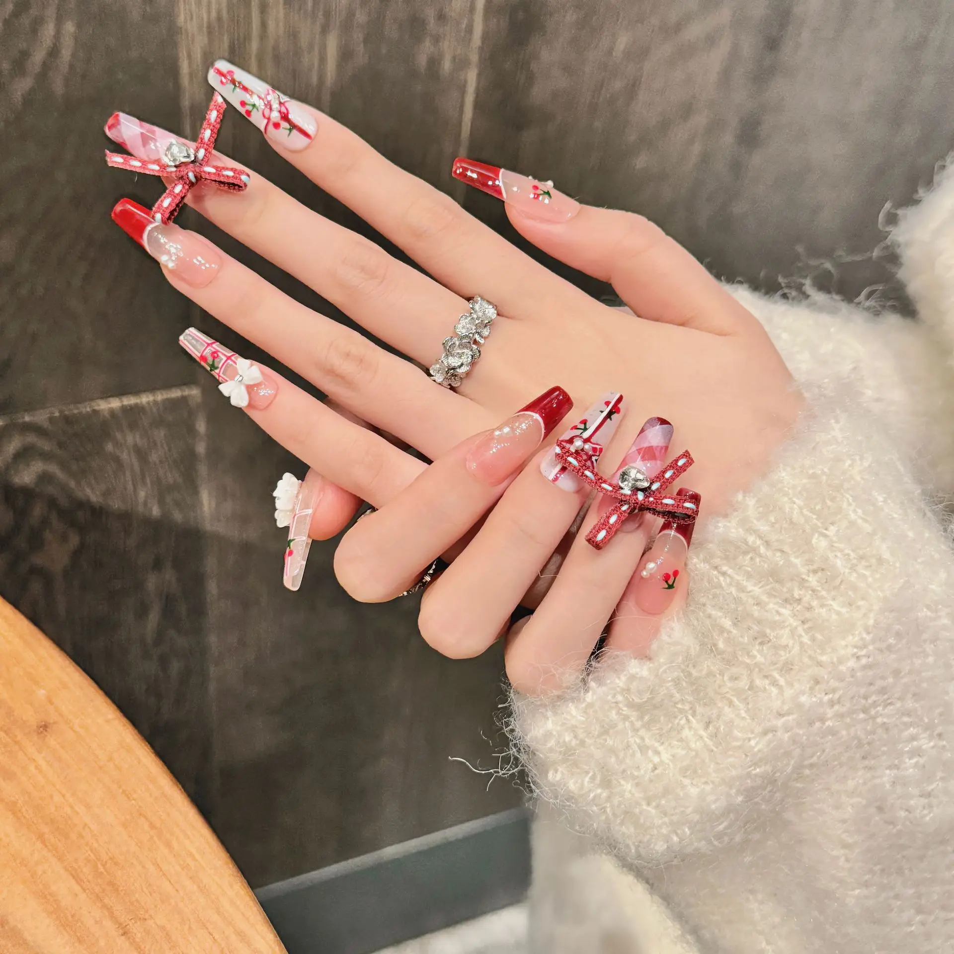 10 stks Nieuwjaar Zoete Handgemaakte Kunstnagels Rode Franse Stijl Strikjes Diamant Decor Druk Op Nagels Cherry Plaid Lange T Fake Nail