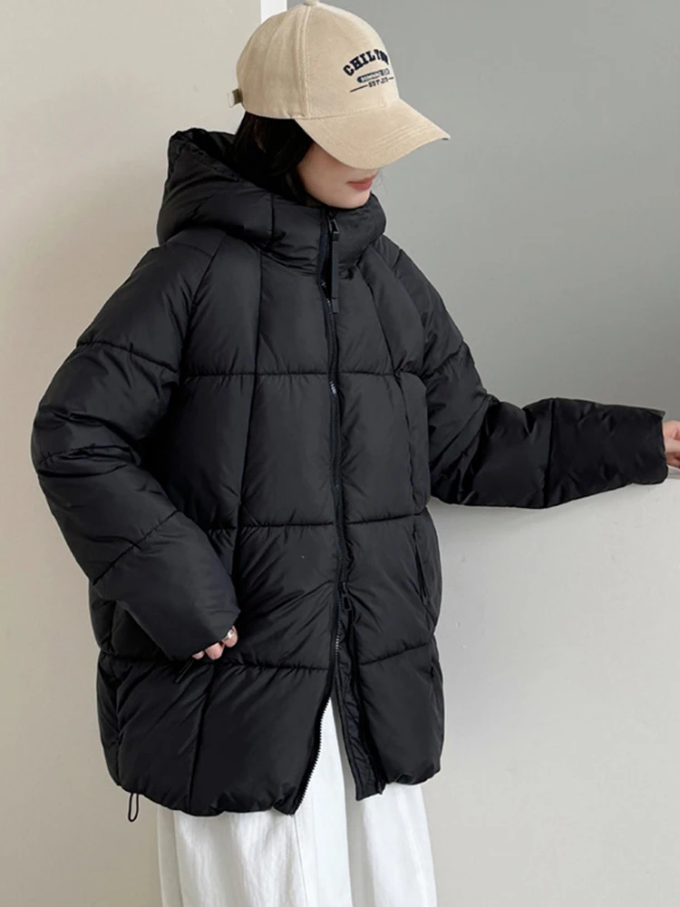 سترة قطنية جديدة لشتاء 2025 متوسطة الطول وخفيفة للغاية وجميلة المظهر معطف نسائي سميك من القطن الدافئ