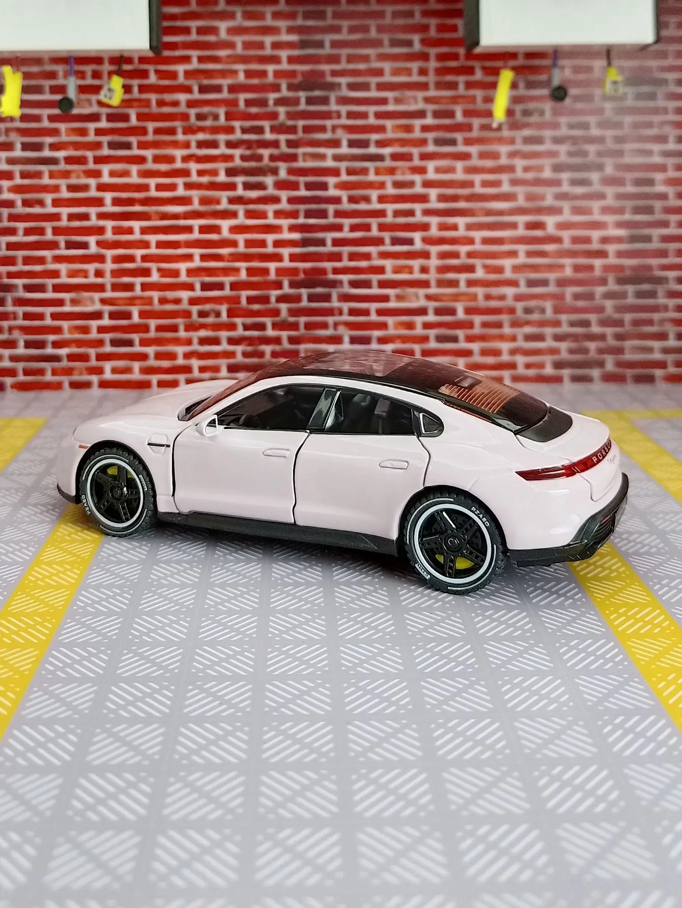 

1:32 Porsche Taycan alloy car model doors and engine hood, trunk can be opened has simulated sound and lighting functions