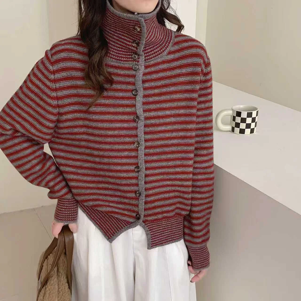 秋冬ストライプハイカラーニットウェアレディースルーズスリムトップシングルボタン怠惰なスタイル快適なカジュアルセーター