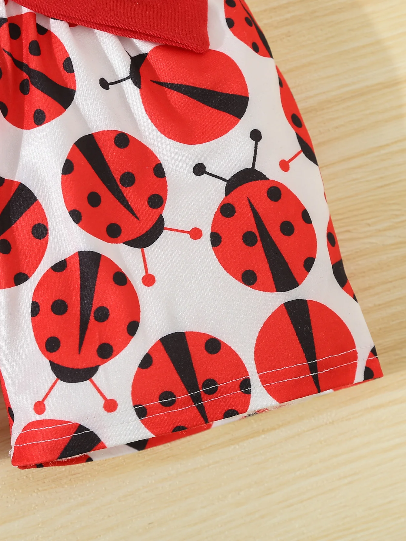 ฤดูร้อนน่ารัก Ladybug ชุด 2 ชิ้นชุดเด็กทารกเสื้อยืด + กางเกงขาสั้นสบายๆทารกแรกเกิดเด็กทารกน่ารักเสื้อผ้า