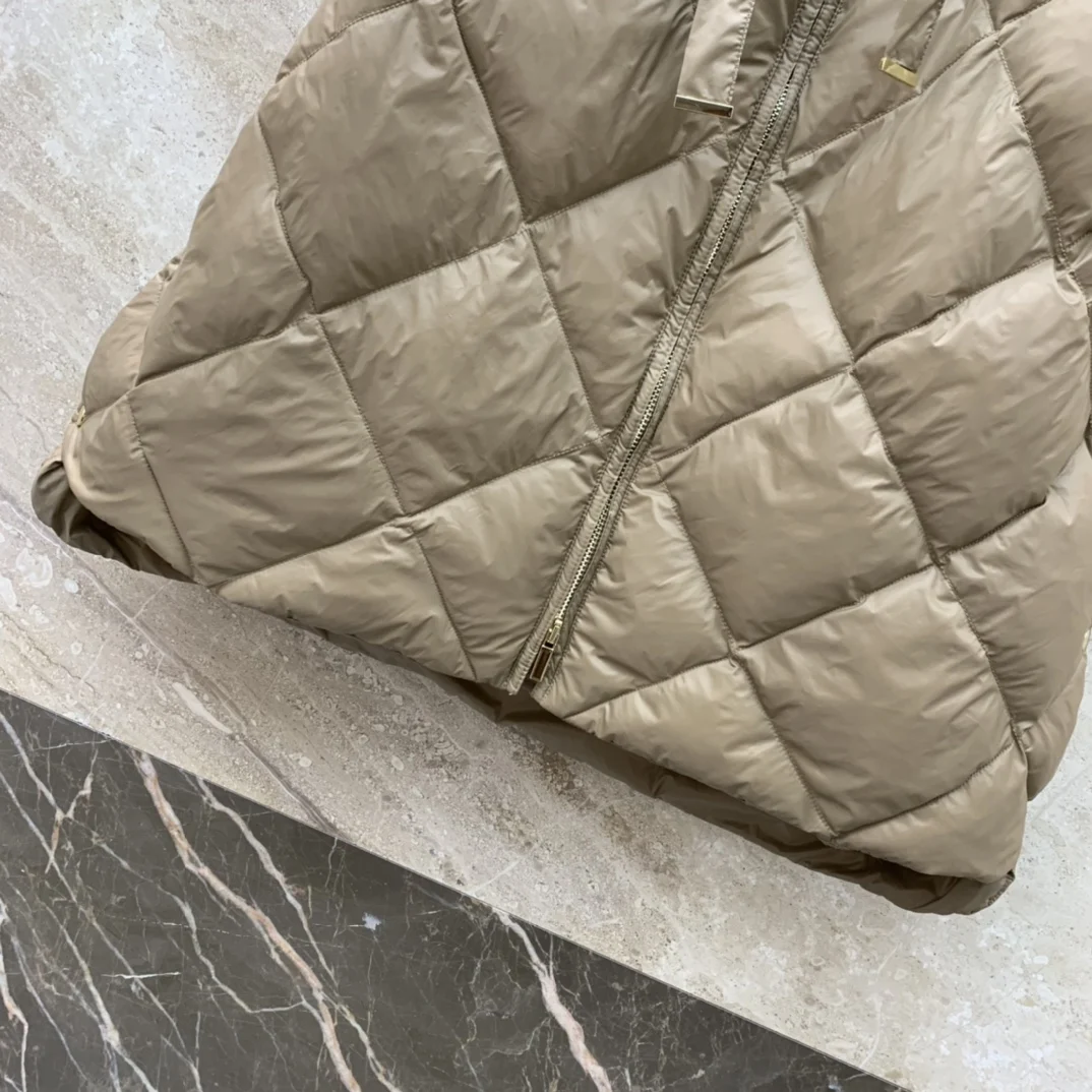 ملابس نسائية لعام 2025 بياقة صوف قابلة للفصل سترة طويلة للأسفل سترة خريف وشتاء جديدة 1027