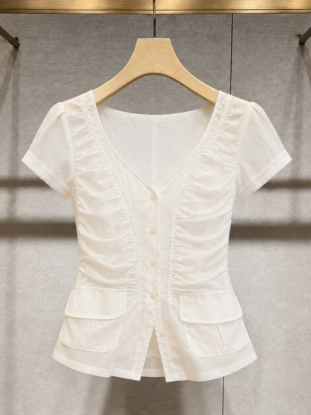 

Korean Style Comfortable Short Sleeve Shirt Women's Slim Fit Versatile Shirt Gentle Wind Summer High End Sensation Slimming Top