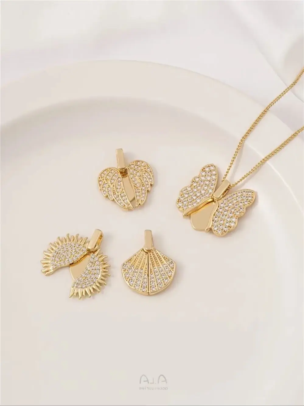 

14K Gold Package with Micro Inlaid Zircon Butterfly Wings, Sun Fan-shaped Pendant, Handmade Jewelry, Pendant Necklace, Pendant