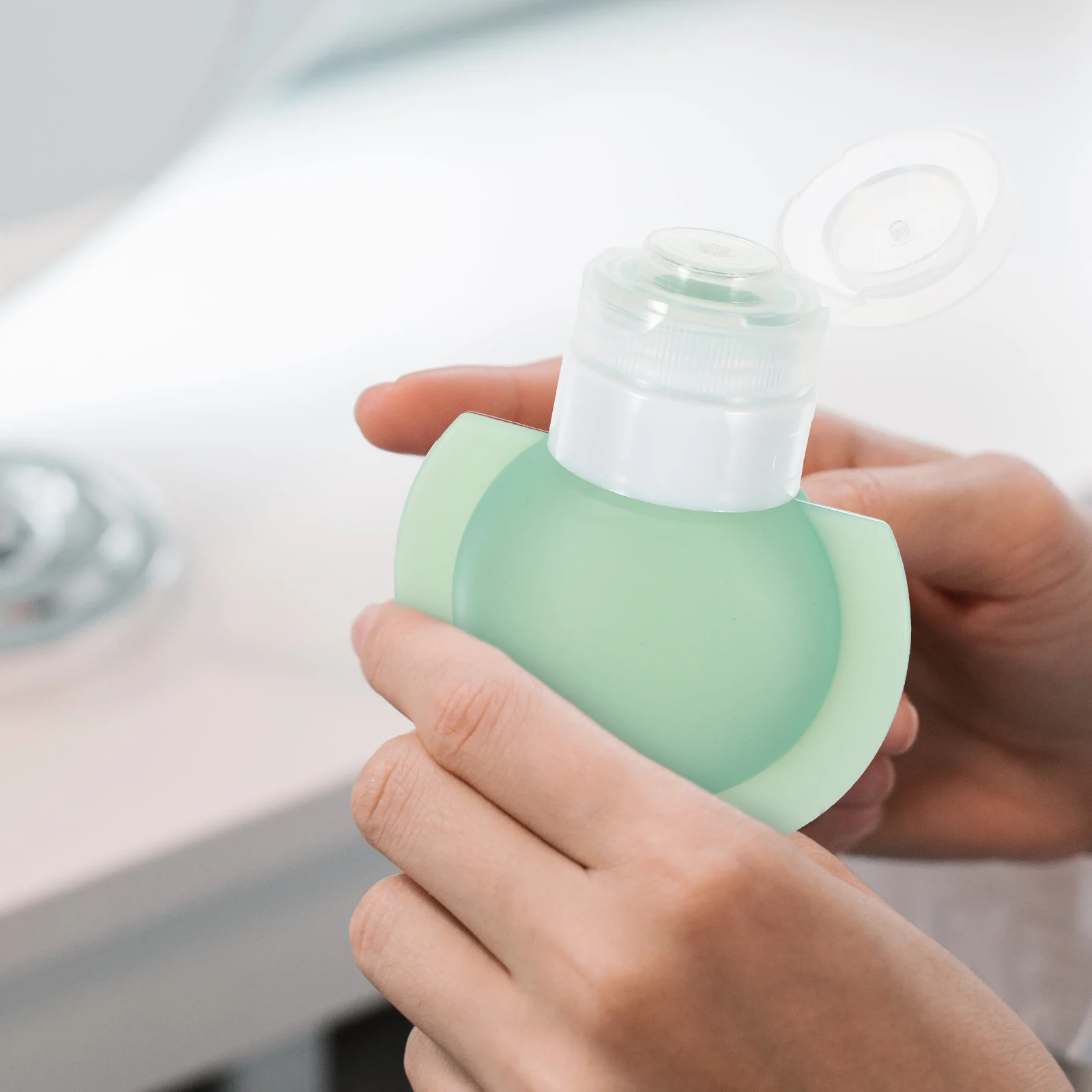 

3Pcs Silicone Travel Bottle Set Refillable Leakproof Toiletry Containers for Shampoo Lotion Conditioner Portable Small Liquid