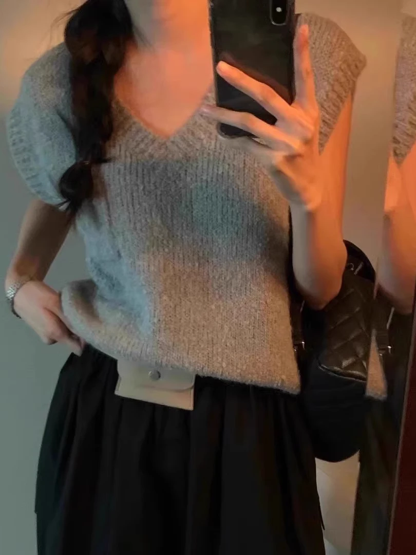 

Retro V-Ne Knitted Sweater Vest Women's Autumn Sle Soft Cozy Layering Design College Faion Age-Defng Korean Version