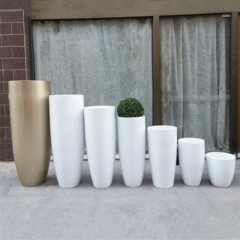 floor-to-ceiling large vase classic bullet wedding column hotel home club